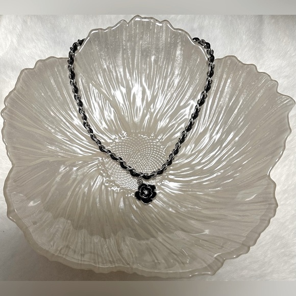 Black Camellia Flower Women's Necklace Choker - Picture 7 of 11